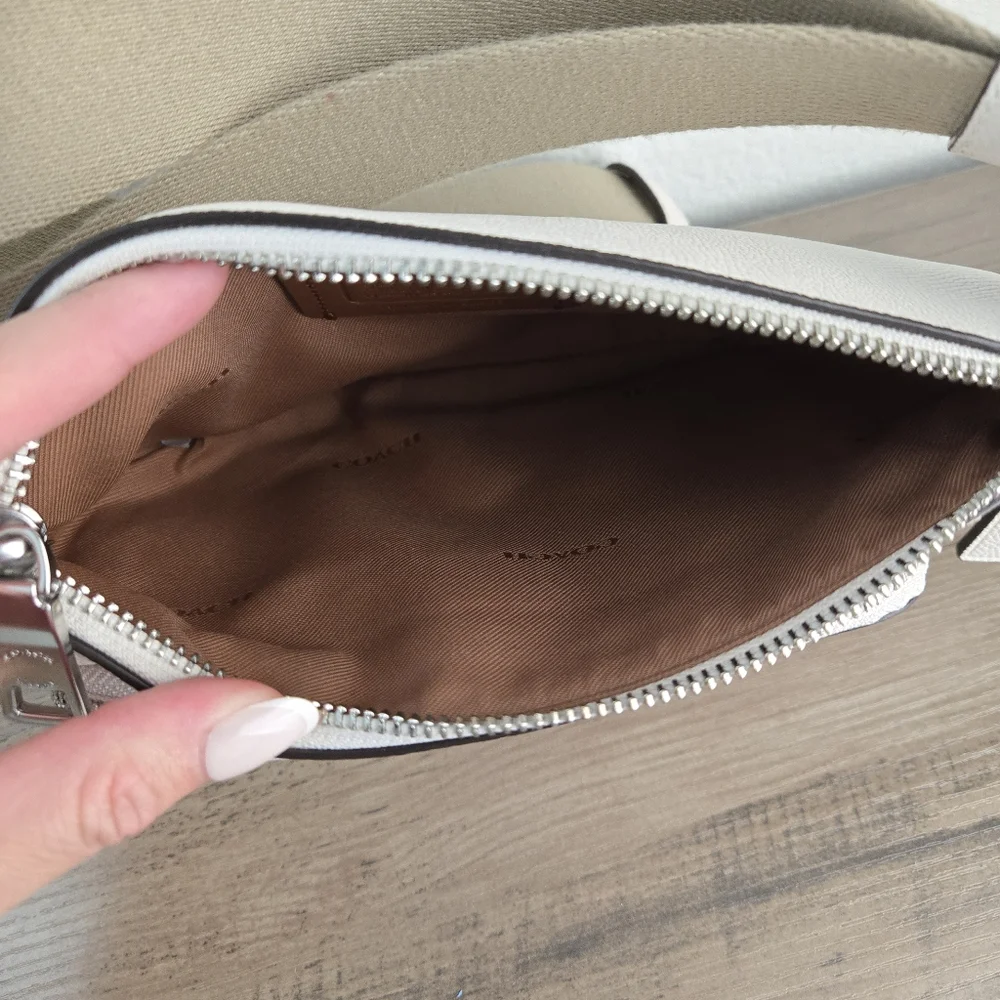 COACH Belt Bag in Crossgrain Leather Chalk - Picture 8 of 14